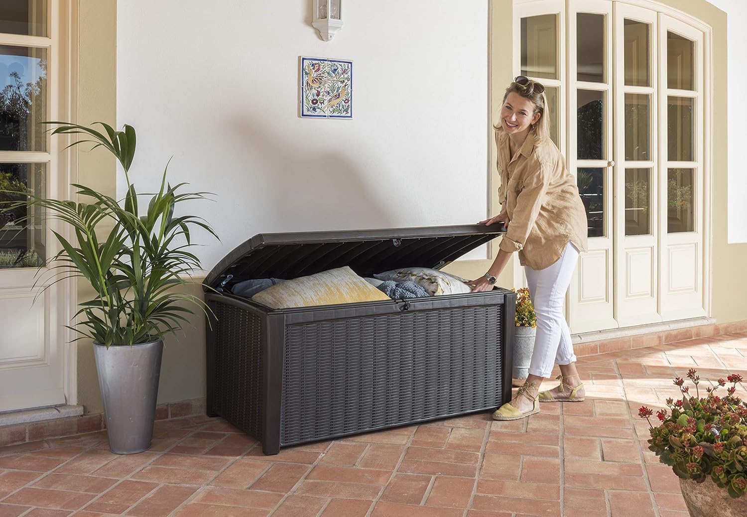 416L Outdoor Garden Storage Box with Lockable Lid & Rattan Effect Design - Image 8