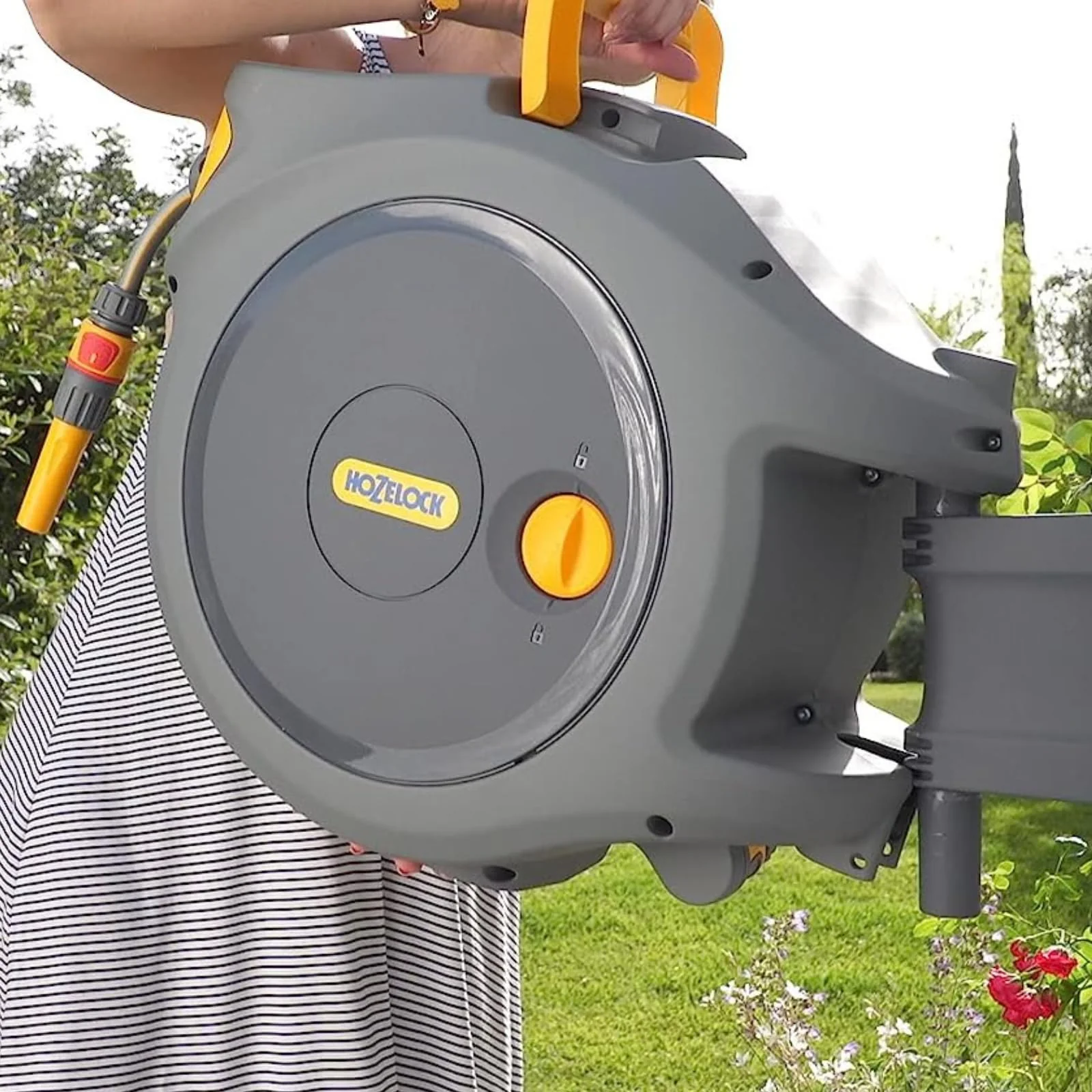 Automatic Wall Mounted Garden Hose Reel with 40M Retractable Hose - Image 7